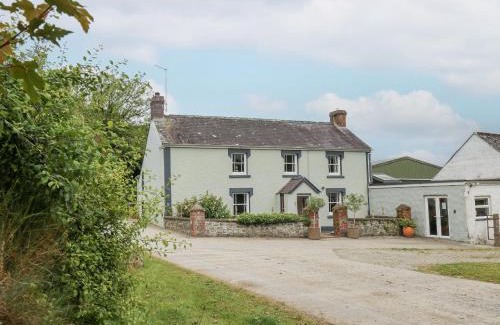 Cardigan House | Experience The Farmhouse: 4-Star Family-Friendly Escape