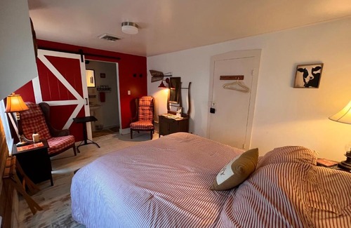 Nappanee Bed & Breakfast | Experience The FarmHouse Inn Bed and Breakfast, Rated 10/10