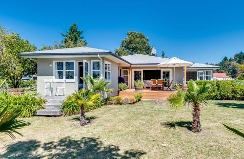 Napier House | Relaxing Getaway at The Farmhouse: 4-Star Experience Awaits