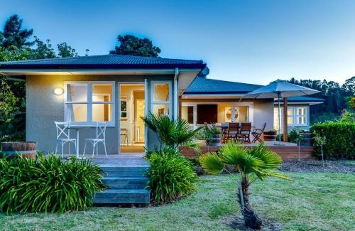Napier House | Relaxing Getaway at The Farmhouse: 4-Star Experience Awaits