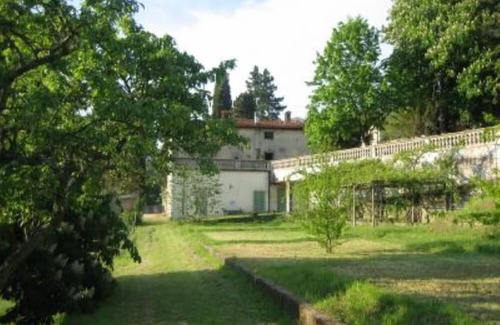 Londa House | Discover The Farmhouse of Caiano: Nature & Pool Retreat