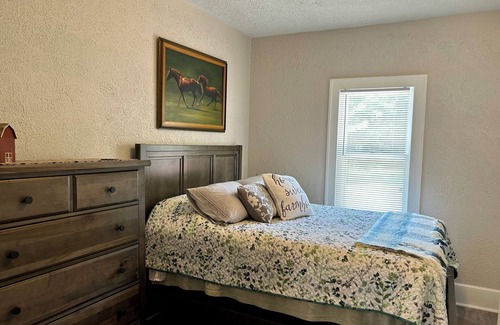 South Bend Other | Discover The Farmhouse Stay: Ocean Views & Family-Friendly!