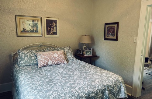 South Bend Other | Discover The Farmhouse Stay: Ocean Views & Family-Friendly!