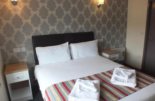 Fazeley Hotel | Cozy Stay at The Fazeley Inn with Breakfast Included