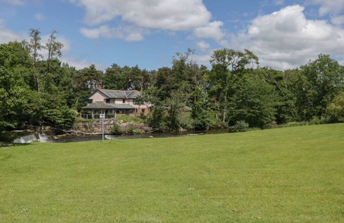 Eamont Bridge Cottage | THE FELLSIDE HAVEN AT EAMONT PARK, with a garden in Penrith