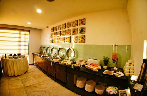 Caranzalem Hotel | Cozy Stay at The Fern Residency, Miramar with Ocean Views
