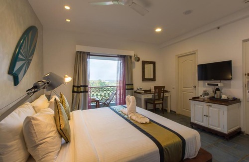 Caranzalem Hotel | Cozy Stay at The Fern Residency, Miramar with Ocean Views