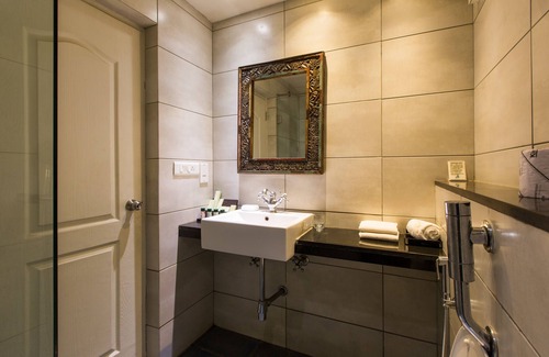 Caranzalem Hotel | Discover The Fern Residency Miramar: Family-Friendly Retreat