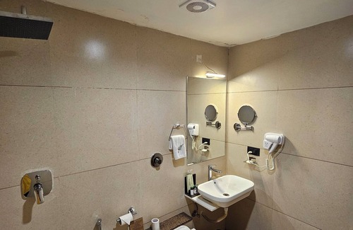 Dhari Resort | Discover The Fern Wisteria Resort Dhari: Family-Friendly Stay