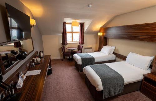 Blackburn House | Pet-Friendly Retreat at The Fernhurst by Greene King Inns