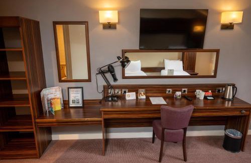 Blackburn House | Pet-Friendly Retreat at The Fernhurst by Greene King Inns