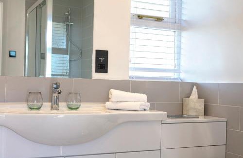 Woodham Ferrers Bed & Breakfast | Inviting Stay at The Ferry Boat Inn with Pet-Friendly Perks