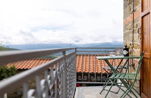 Pratovecchio House | Family-Friendly Haven at The Fever Rock with Kitchen Access