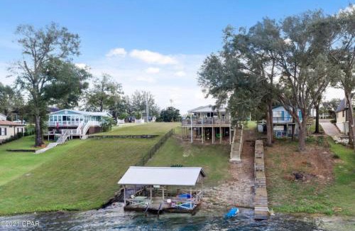 Thomas Drive House | Exceptional Stay at The Fifth Promise - Lakehouse Retreat