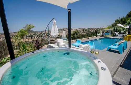 Kfar Vradim Cabin | Discover The Fifties Suites: Pool, Spa & Hot Tub Oasis