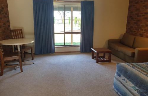 Finley Hotel | Discover The Finley Palm Motor Inn with Family-Friendly Amenities