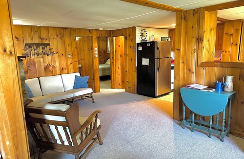 Bridgewater Cottage | Inviting Finn Cottage: Pet Friendly with Ocean Views