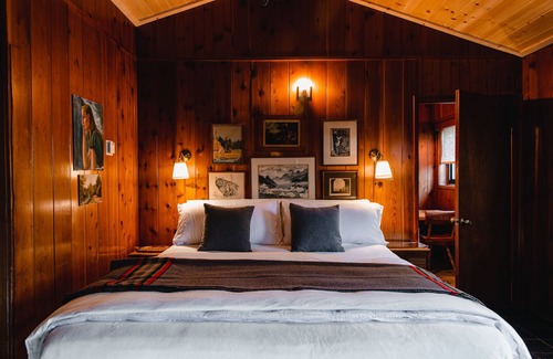Idyllwild Hotel | Pet-Friendly Comfort at The Fireside Inn - Rated 9.2/10