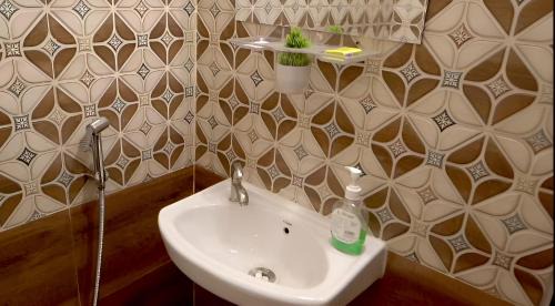 Indira Nagar House | Cozy First Floor Homestay with Family-Friendly Amenities