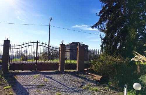 Cocomaro di Cona House | Elegantly Inviting Manor House with Pool & Family Amenities