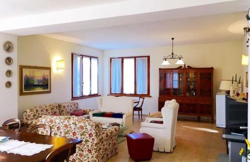 Cocomaro di Cona House | Elegantly Inviting Manor House with Pool & Family Amenities