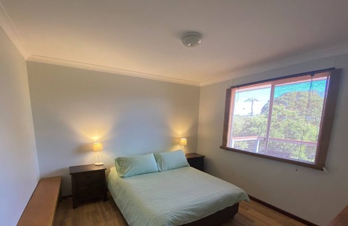 Ledge Point House | Ideal Getaway at The Fish Bowl, Steps from Ledge Point