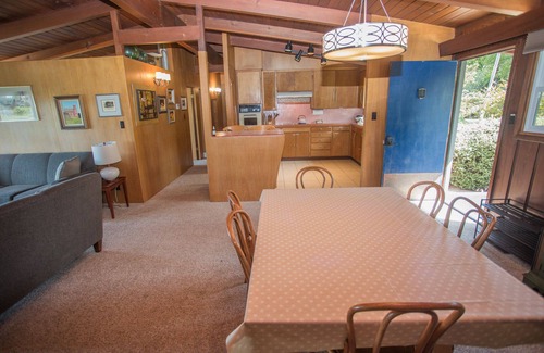 Cleone House | Unforgettable Stay at The Fish House - Walk to Beach