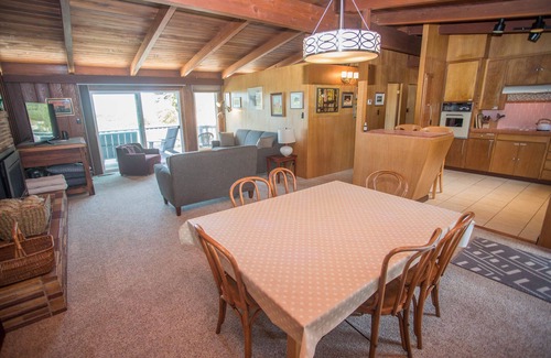 Cleone House | Unforgettable Stay at The Fish House - Walk to Beach