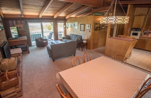 Cleone House | Unforgettable Stay at The Fish House - Walk to Beach