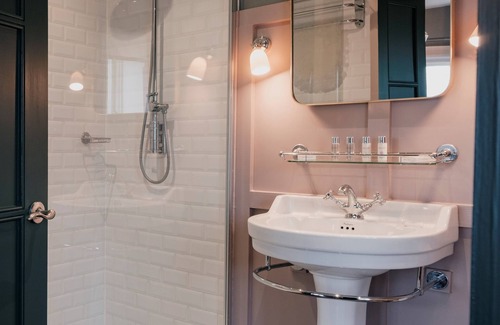Winkton Hotel | Discover The Fisherman's Haunt: Family-Friendly Retreat