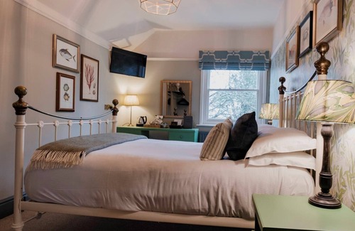 Winkton Hotel | Discover The Fisherman's Haunt: Family-Friendly Retreat