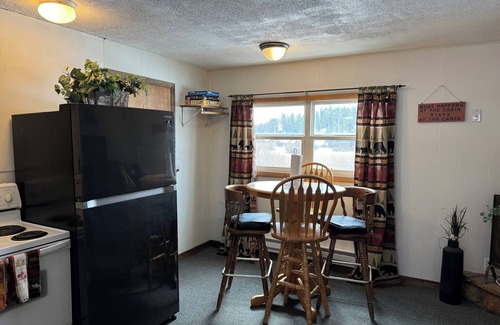 Red Feather Lakes Apartment | Relaxing Cabin Getaway with Lake Views and Spa Amenities