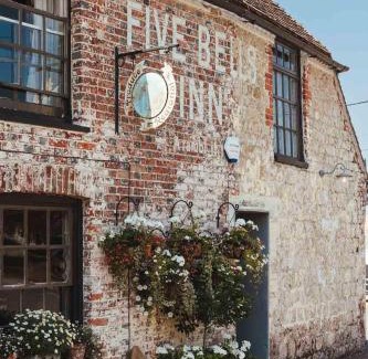 Brabourne Hotel | Guest Rated 9/10 at The Five Bells Inn with Breakfast