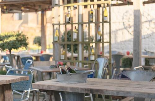 Brabourne Hotel | Guest Rated 9/10 at The Five Bells Inn with Breakfast