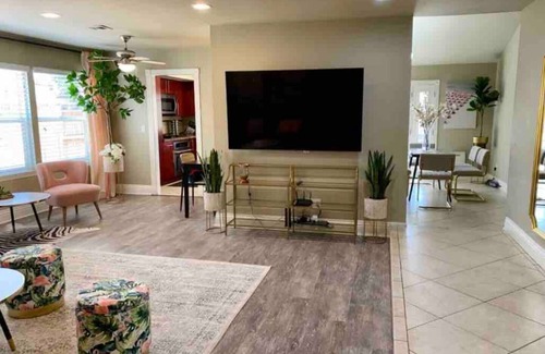 Arlington South House | Guest Rated 10/10: The Flamingo, Family Retreat Near UCR