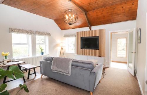 Carlisle House | Pet-Friendly Haven: The Flat - 4-Star Stay with Perfect Score