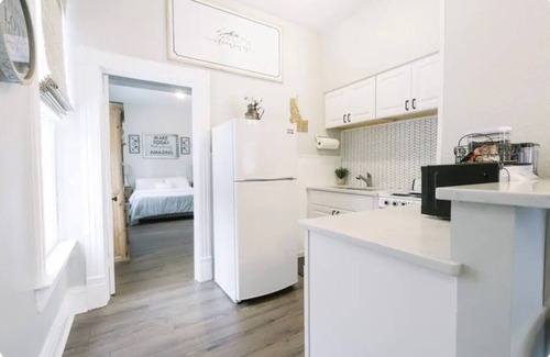 Garden District Apartment | Ideal Flat on 5th: Steps from Downtown & Family-Friendly!