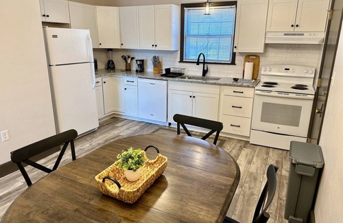 Shippensburg Apartment | Inviting Flat on Olde Scotland with Full Kitchen & Breakfast