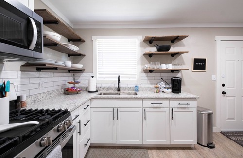 Canyon Apartment | Ideal Stay at The Flats Modern Apt, Steps from WTAMU