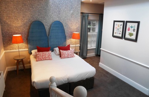 Witney Hotel | Discover The Fleece: Family-Friendly Stay with Breakfast