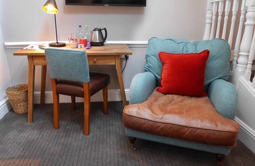 Witney Hotel | Discover The Fleece: Family-Friendly Stay with Breakfast