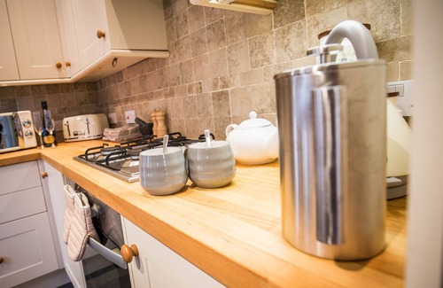 Bretforton Hotel | Discover The Fleece Inn: Pet-Friendly Stay with Breakfast