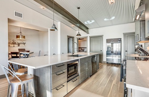 Lago Vista House | The Flight Deck Fly-in Austin Airpark Hangar Home 3 Bedroom Home