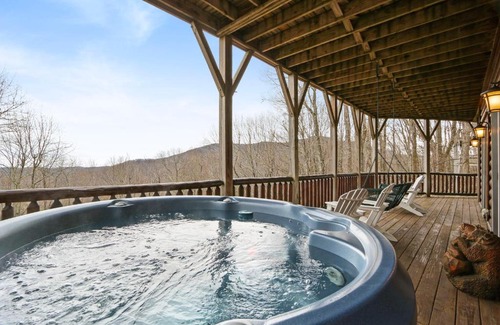 Seven Devils House | Experience The Flippin View: Pet-Friendly with Hot Tub