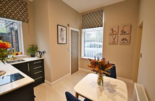 Rawtenstall Condo | Family-Friendly Florence Suite at Moat House Rawtenstall
