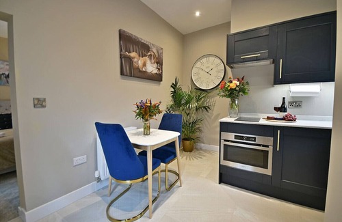 Rawtenstall Condo | Family-Friendly Florence Suite at Moat House Rawtenstall