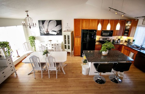 Lafayette House | Charming Flower Artist Home: Pet-Friendly Near Shops & Trails