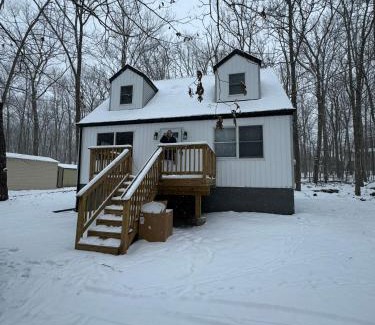 Lackawaxen House | Escape to The Flying Dutchman Cottage in Masthope Community