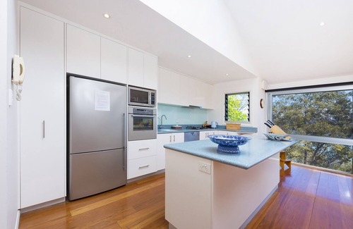 Green Point House | Experience The Folly: Ocean & Lake Views Await You