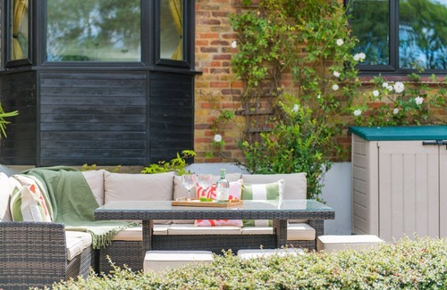 Fairseat House | The Folly by Bloom Stays - a holiday let that sleeps 10 guests in 5 bedrooms